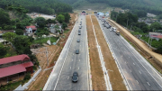 Thi công đường cao tốc Bắc-Nam gây nứt nhà dân