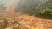 Hồ chứa, hồ thủy điện cấp tập xả lũ, miền núi Thừa Thiên Huế xuất hiện điểm sạt lở