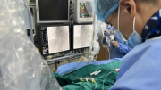 Lần đầu tiên bác sĩ tim mạch Việt Nam thay van thành công trong van động mạch chủ