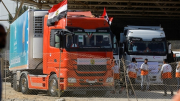 Hàng viện trợ khẩn cấp được chuyển đến Gaza sau nhiều ngày đóng cửa biên giới