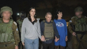 Hamas trả tự do cho hai con tin người Mỹ
