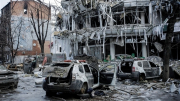 Kho thư ở Kharkiv dính tên lửa, hơn 20 người thương vong