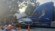 Xe khách tông liên hoàn xe tải ở dốc Rừng Cấm, 5 người chết, 9 người bị thương
