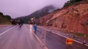 Cao tốc La Sơn – Túy Loan sạt lở do mưa lớn