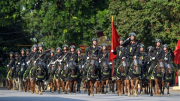 Tổng thống Mông Cổ xem CSCĐ Kỵ binh trình diễn kỹ năng chiến đấu