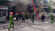 Cảnh sát nhanh chóng khống chế vụ cháy nhà 3 tầng tại trung tâm TP Quy Nhơn