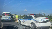 Xe cứu thương tông vào xe tuần tra CSGT vì lái xe buồn ngủ