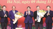 Thủ tướng Phạm Minh Chính trao Huy hiệu Đảng tặng các đồng chí nguyên lãnh đạo Chính phủ