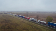 Hàng xe tải dài 30km mắc kẹt ở biên giới Ukraine-Ba Lan