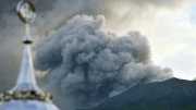 Núi lửa Indonesia phun trào khiến hàng chục người thiệt mạng hoặc mất tích