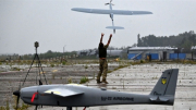 Ukraine triển khai hơn 40 UAV tập kích mục tiêu Nga