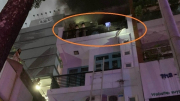 Cảnh sát PCCC cứu 6 người thoát khỏi đám cháy căn nhà 4 tầng