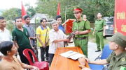 Cách làm hay trong vận động người dân giao nộp vũ khí, vật liệu nổ