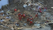 Lực lượng cứu hộ Trung Quốc vượt giá rét tìm kiếm nạn nhân trận động đất