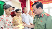 Đồng chí Lê Tấn Tới tiếp xúc cử tri huyện Bến Lức, tỉnh Long An