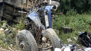 Xe tải ben biến dạng sau vụ TNGT trên cao tốc La Sơn-Túy Loan