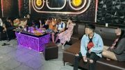 11 nam, nữ phê ma túy trong phòng karaoke của gia đình
