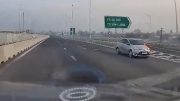 Lại xuất hiện clip ôtô chạy ngược chiều trên cao tốc Mỹ Thuận – Cần Thơ