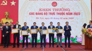 Đảng bộ Vietcombank nhận Bằng khen “hoàn thành xuất sắc nhiệm vụ” năm 2023