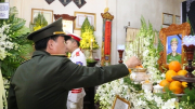 Thứ trưởng Lê Quốc Hùng viếng Phó trưởng Công an phường hy sinh khi làm nhiệm vụ