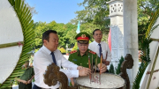 Thứ trưởng Nguyễn Văn Long dâng hương tri ân các Anh hùng - Liệt sĩ