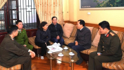 Thứ trưởng Lê Văn Tuyến chúc Tết gia đình các đồng chí cố lãnh đạo Bộ Công an