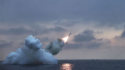 Nhà lãnh đạo Triều Tiên giám sát vụ phóng thử tên lửa từ tàu ngầm