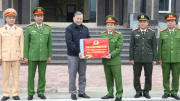 Đại tướng Tô Lâm thăm, tặng quà nhân dân và cán bộ tỉnh Sơn La
