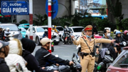 CSGT Hà Nội ứng trực 100% quân số, điều tiết giao thông cho người dân về quê đón Tết
