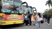 Hà Nội bố trí xe khách miễn phí đưa 1.200 công nhân về quê đón Tết