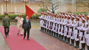 Chủ tịch Quốc hội Vương Đình Huệ thăm và chúc Tết Công an tỉnh Nghệ An