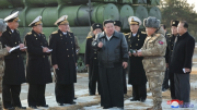 Ông Kim Jong-un thị sát phóng thử tên lửa mới, gửi "thông điệp" tới Hàn Quốc