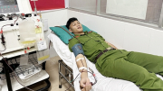 Hàng chục Cảnh sát túc trực xuyên Tết hiến máu cứu người
