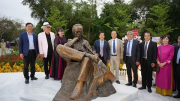 Đặt tượng nghệ thuật nhân kỷ niệm 85 năm ngày sinh cố nhạc sĩ Trịnh Công Sơn