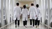 Hàn Quốc đối diện cuộc khủng hoảng trong ngành y