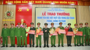 Công an Nghệ An trao thưởng thành tích đặc biệt xuất sắc trong đấu tranh phòng, chống tội phạm