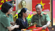 Xúc động lễ tiếp nhận hiện vật gia đình các liệt sĩ hy sinh trong vụ khủng bố ở Đắk Lắk