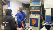Điều hành giá xăng dầu: Xử lý thế nào nếu ý kiến Bộ Tài chính và Bộ Công thương vênh nhau?