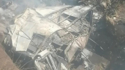 Nam Phi: Xe buýt lao xuống khe núi bốc cháy, 45 người thiệt mạng