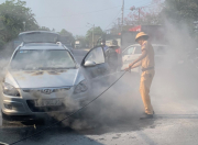 CSGT kịp dập tắt vụ cháy xe ôtô trên Quốc lộ 14B