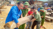 Công an Nghệ An giúp dân dựng lại nhà sau trận mưa đá tàn phá