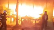 Cháy lớn tại cửa hàng FPT shop ở Gò Vấp
