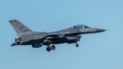 Tiêm kích F-16 Mỹ rơi, phi công may mắn thoát nạn