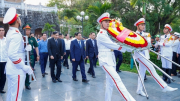 Lãnh đạo Đảng, Nhà nước dâng hương tưởng niệm các Anh hùng liệt sĩ tại Điện Biên Phủ