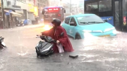 Vừa thoát đợt nắng nóng, TP Hồ Chí Minh đối mặt với trận mưa lụt
