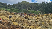 Lở đất cuốn phăng cả ngôi làng, vùi lấp 300 người ở Papua New Guinea