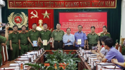 Khen thưởng các tập thể bắt giữ nhóm đối tượng truyền bá văn hóa phẩm đồi trụy