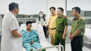 Thăm hỏi cán bộ CSGT Hà Nội bị xe 3 bánh đâm trọng thương khi làm nhiệm vụ