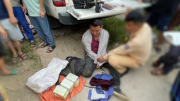CSGT “bắt dính” đối tượng vận chuyển 18 bánh heroin