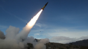 Ukraine phóng tên lửa chứa đạn chùm vào Crimea